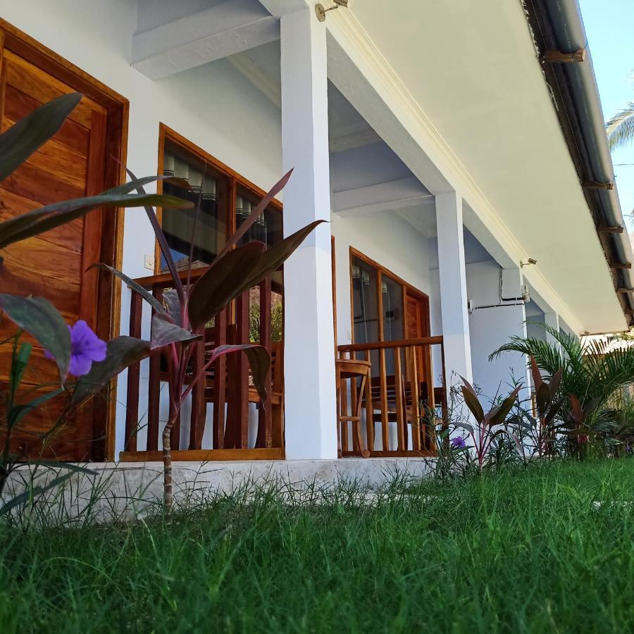 Elisa Homestay Areguling Kuta  Buitenkant foto